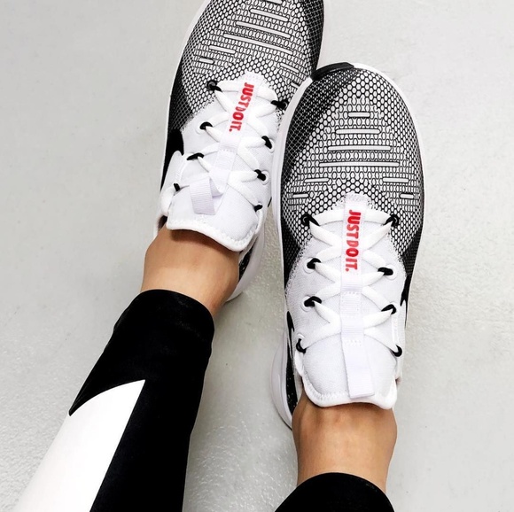 nike women's free tr8 training shoes